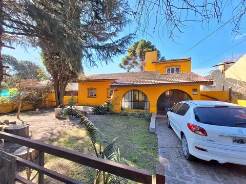 Casa 5 ambientes con 3 baños
