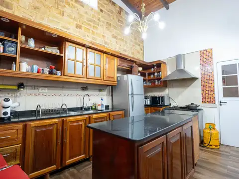 Casa 5 ambientes con 3 baños