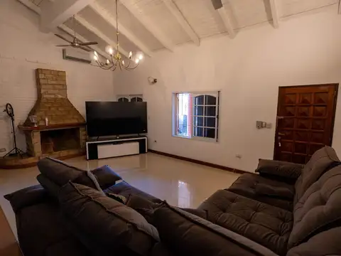 Casa 5 ambientes con 3 baños
