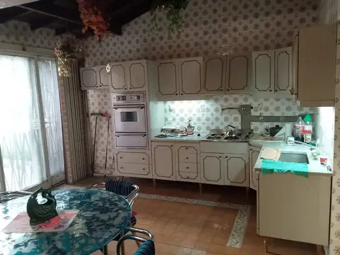 CASA DE 4 AMB. A REFACCIONAR MARTINEZ RESIDENCIAL