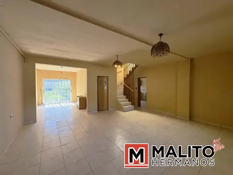 CASA 4 AMBIENTES CON JARDÍN, GARAGE, TERRAZA Y LAVADERO en Parque Avellaneda
