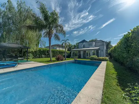 PILAR DEL ESTE VENTA CASA JARDIN PILETA COCHERA