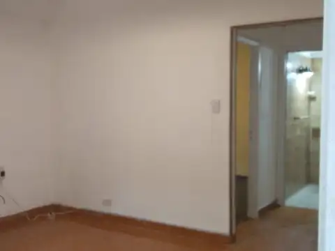 2 ambientes al contrafrente, muy luminoso, 2do piso por escalera