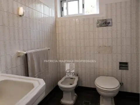 Casa 6 ambientes con 3 baños