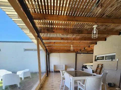 Casa 5 ambientes con 1 baño