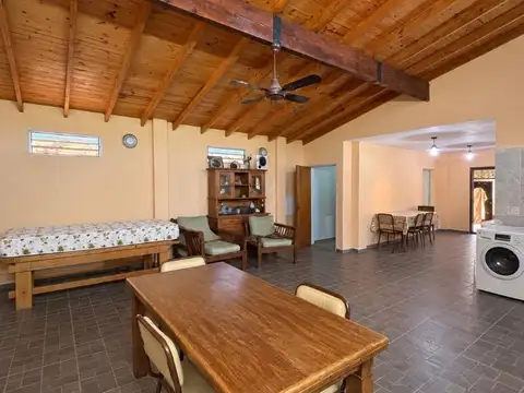 Casa en Venta con 5 cocheras