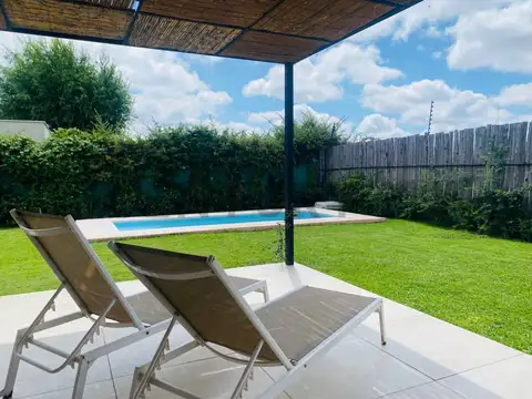 Casa 5 ambientes con 2 baños