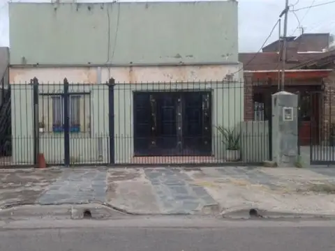 Casa en venta, a reciclar, Pilar