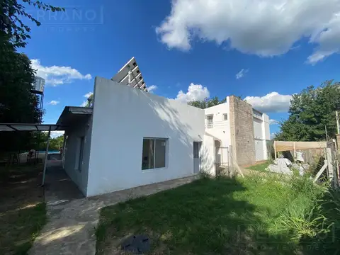 Venta local comercial y  casa, barrio los Pinos, colectora norte  km 73,  Exaltación de la Cruz