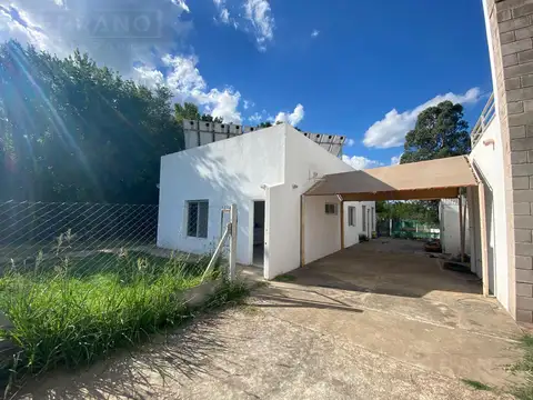 SDA. Venta Local 2 plantas y casa,  barrio Los Pinos, Colectora Norte Ruta 8 km 73 , Exaltación de la Cruz