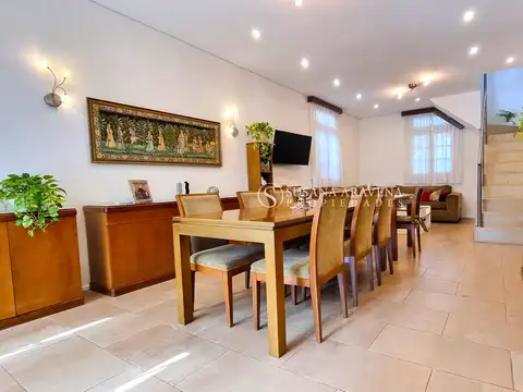 Casa 7 ambientes con 4 baños