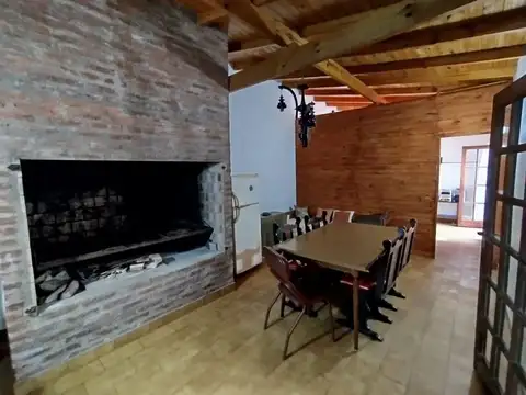Casa en Alquiler con 1 cochera