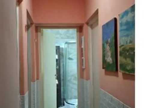 DEPARTAMENTO DE PASILLO TRES DORMITORIOS Y DOS PATIOS  EN ABASTO ROSARIO