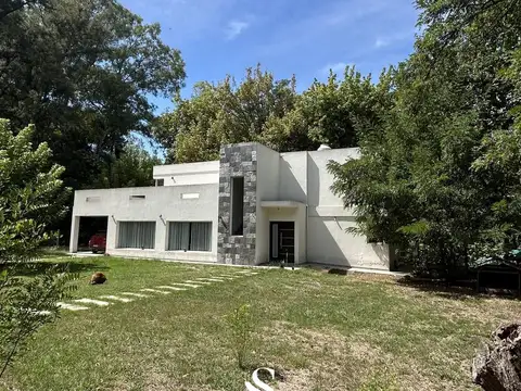 VENTA CASA 4 AMBIENTES EN LOS CARDALES