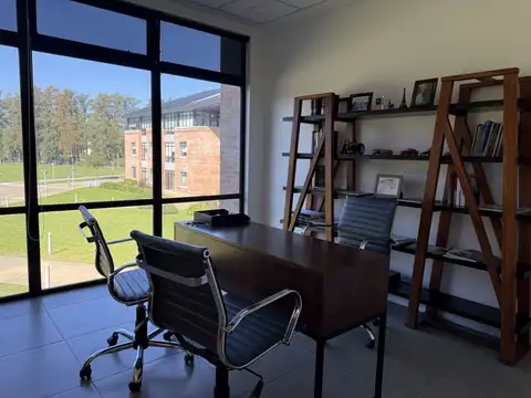 Alquiler oficina de 92 M² Edificio INSIGNIA M4 en Parque Empresarial Austral Pilar.