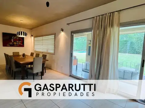 Casa en Venta con 4 cocheras