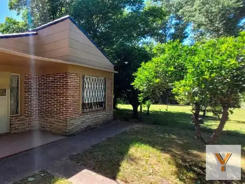 Casa en venta - 2 Dormitorios 1 Baño - Cochera - 600Mts2 - General Paz