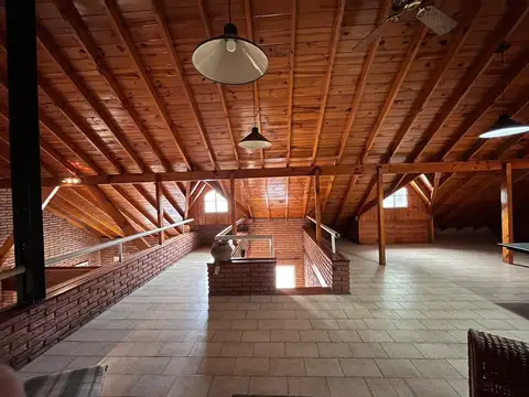 Casa 7 ambientes con 2 baños