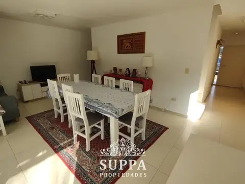 Casa en Alquiler con 1 cochera