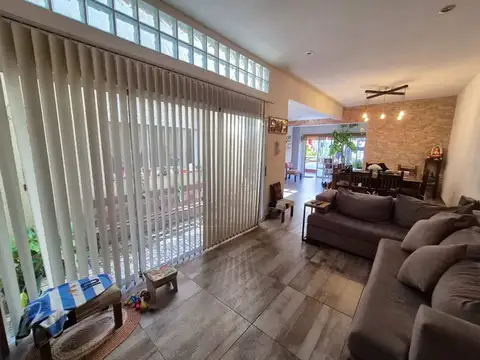 Venta PH planta baja 4 amb jardín quincho Liniers