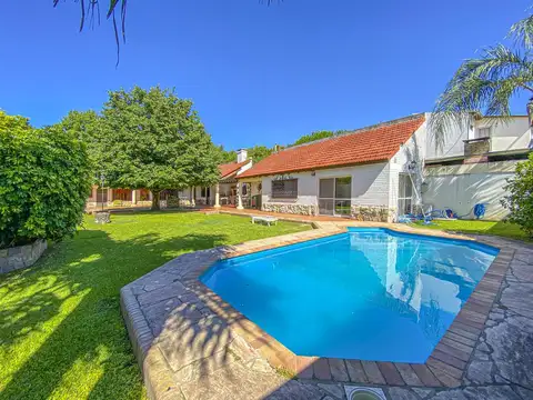 Casa de 2 dormitorios con pileta y quincho