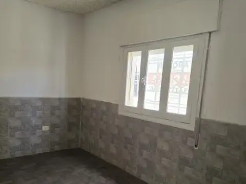 Eva Peron 2107 , Piso 0