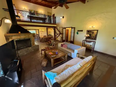 Casa de Campo a la venta sobre 4.000 m² en El Remanso - V Sección. Exaltación de la Cruz.-