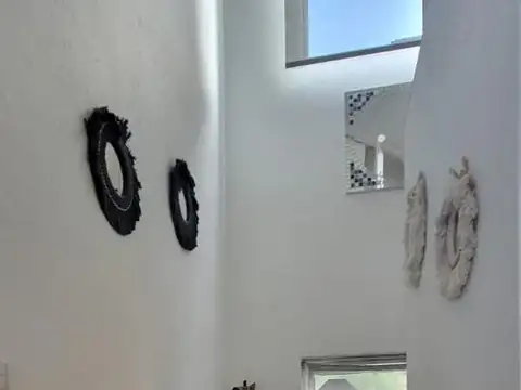 Casa en Alquiler con 2 cocheras