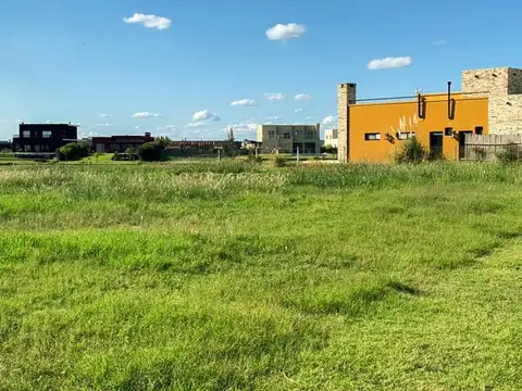 VENTA LOTE A LA LAGUNA EN BARRIO SAN SEBASTIÁN