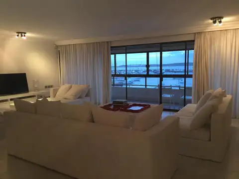 Departamento 4 ambientes con 3 baños