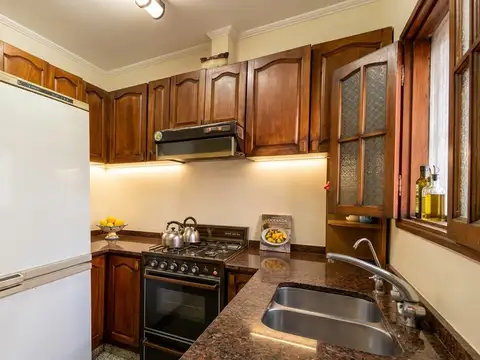 Casa 8 ambientes con 3 baños