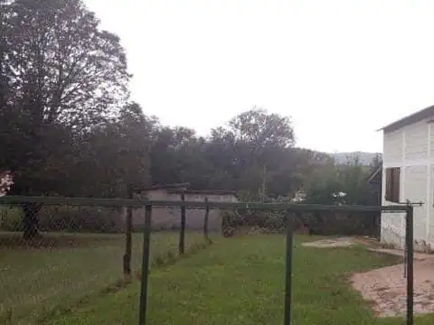 Se vende Casa al frente con depósito al fondo en pleno centro