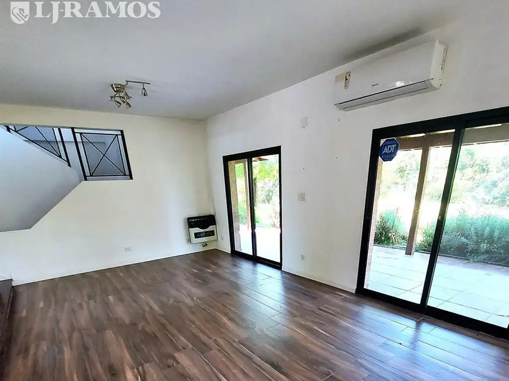 Casa - 167  m² Cubierta | 3 dormitorios | 17 años | 3 baños | 5 ambientes | 1 cochera