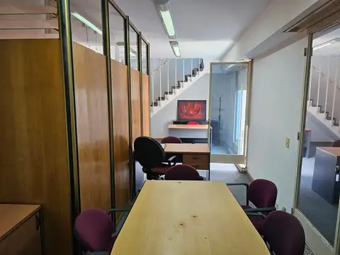Excelente Oficina en Alquiler en  Microcentro - DUPLEX