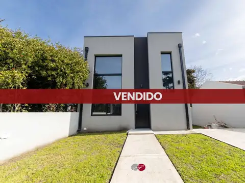 Casa a estrenar en Los Acantilados