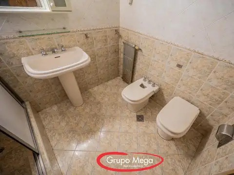 Casa 5 ambientes con 3 baños