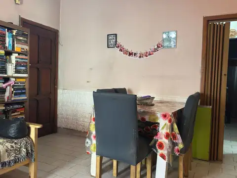 Casa 6 ambientes con 2 baños