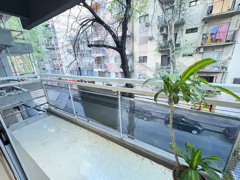 Excelente 2 ambientes con balcón