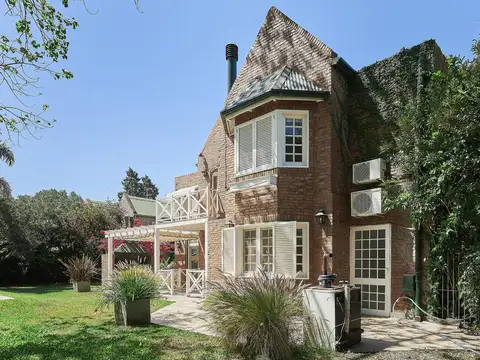 Casa Venta Fisherton 4 dormitorios pileta jardin 2 plantas