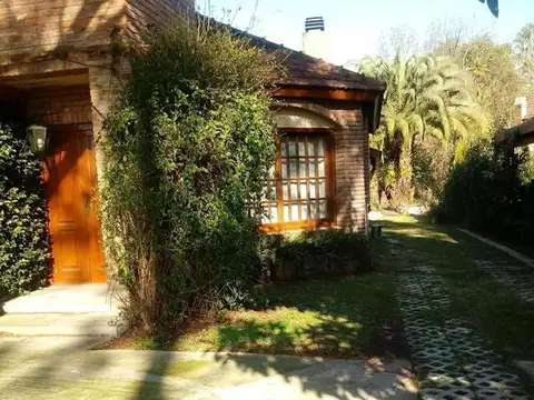 Casa 5 ambientes con 4 baños