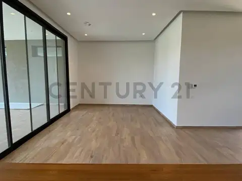 CASA CON PILETA AL AGUA EN SANTA ELENA