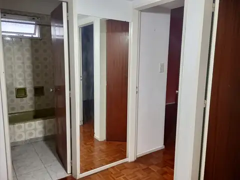 Alem 100, Piso 8