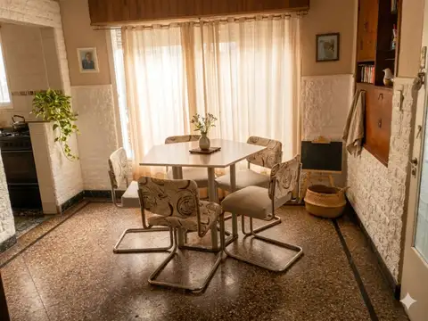 Propiedad Multifuncional con Local, Garage 2 casas