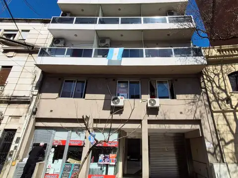 Departamento en venta con balcón . barrio martin.