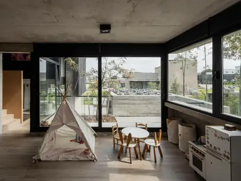 Casa en Venta con 2 cocheras