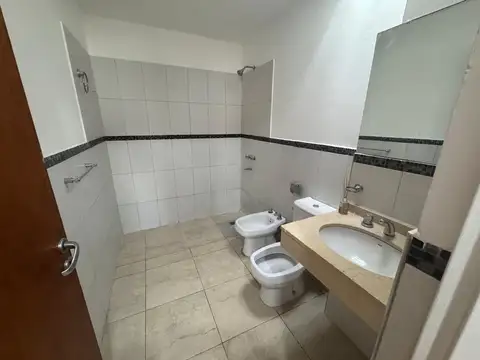 Depto Tipo Casa 6 ambientes con 2 baños