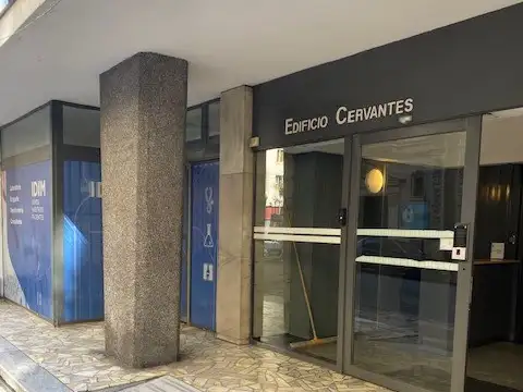 PORTUNIDAD, DOBLE OFICINA. Apta Profesional con baño privado con EXPENSAS INCLUIDAS