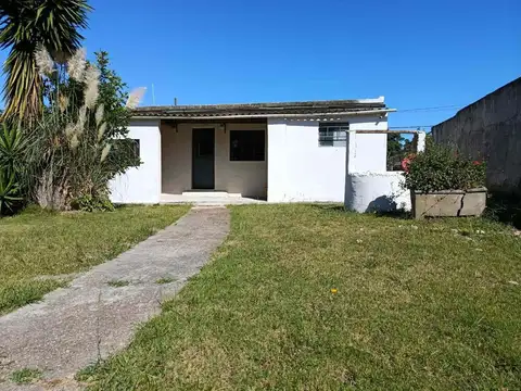 ALQUILER CASA 2 DORMITORIOS BARROS BLANCOS PATIO