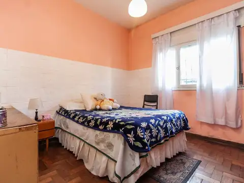 Casa 6 ambientes con 2 baños
