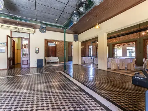 Local en Venta 100 años